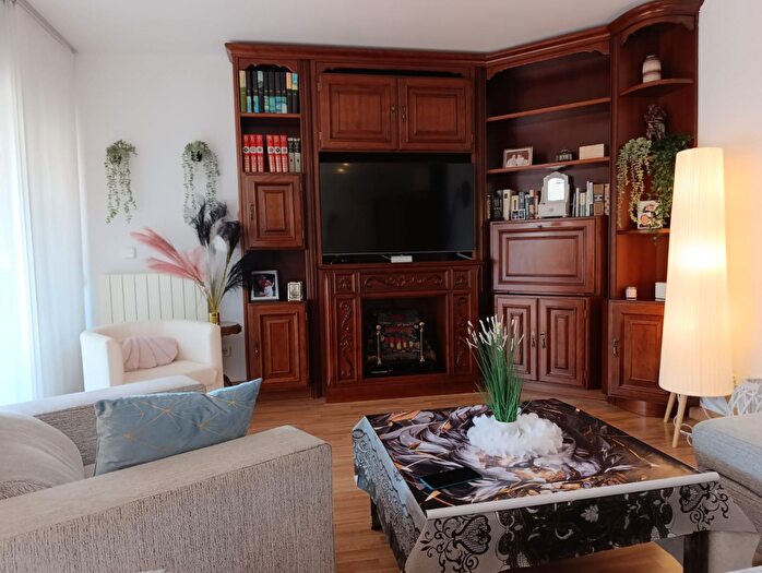 Casas en venta y pisos alquiler - 1