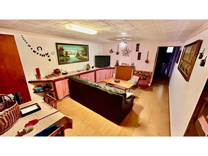 Casas en venta y pisos alquiler - 3
