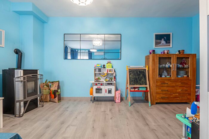 Casas en venta y pisos alquiler - 3