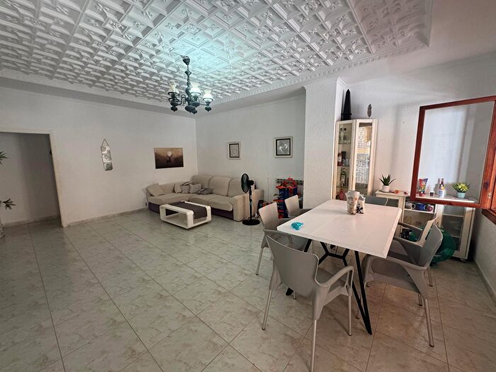 Casas en venta y pisos alquiler - 3