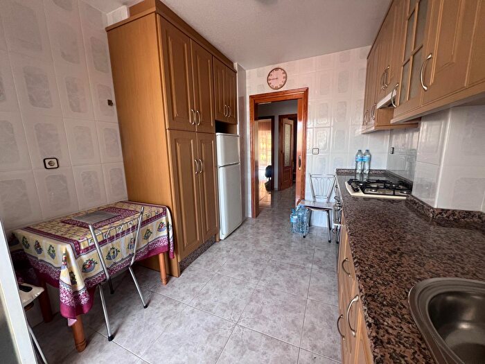 Casas en venta y pisos alquiler - 3