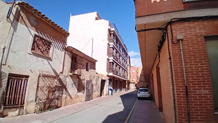 Casas en venta y pisos alquiler - 3