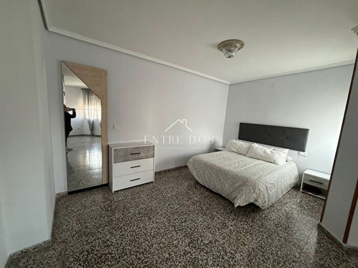Casas en venta y pisos alquiler - 3