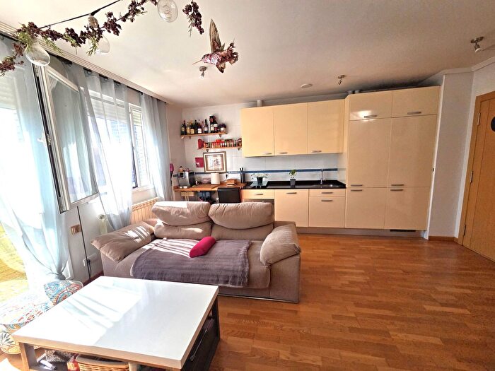 Casas en venta y pisos alquiler - 2
