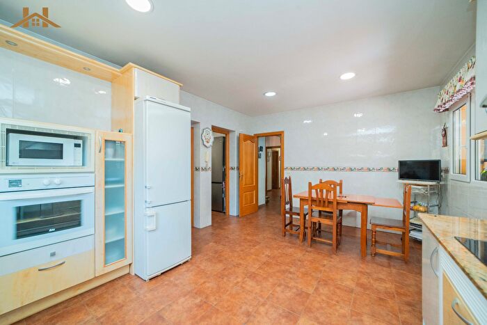 Casas en venta y pisos alquiler - 2