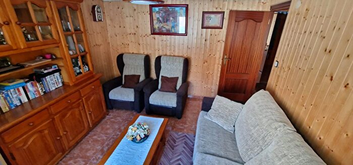 Casas en venta y pisos alquiler - 3