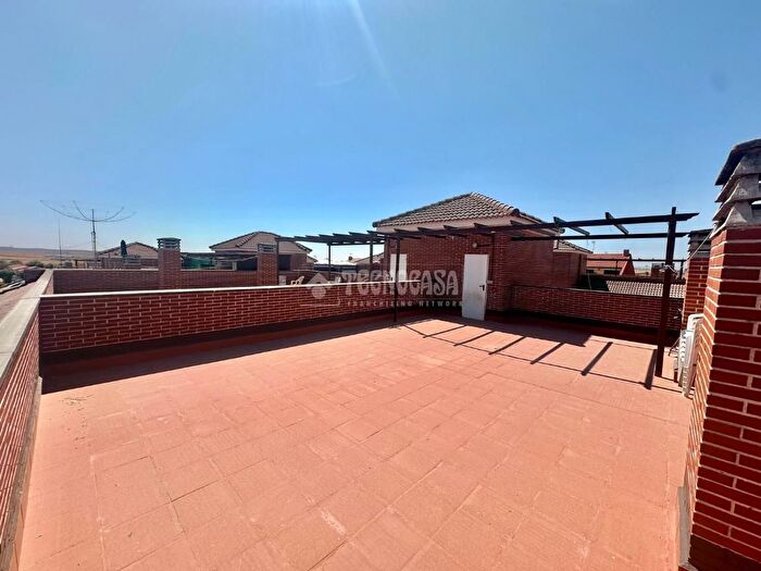 Casas en venta y pisos alquiler - 1