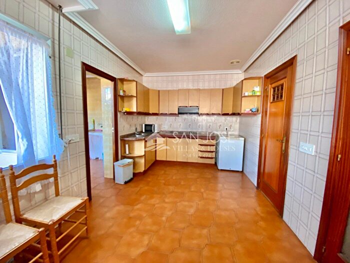 Casas en venta y pisos alquiler - 1