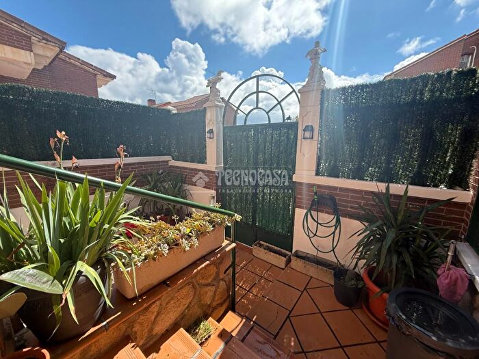 Casas en venta y pisos alquiler - 1