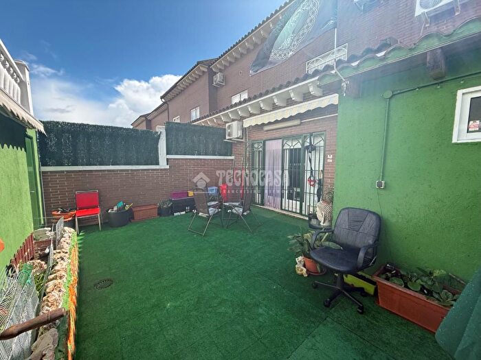 Casas en venta y pisos alquiler - 3