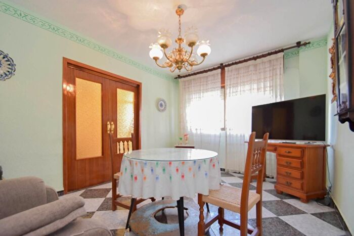 Casas en venta y pisos alquiler - 3