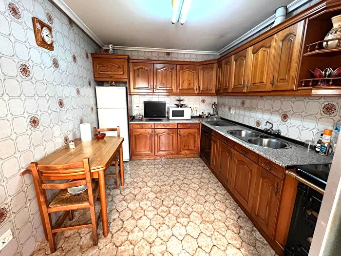 Casas en venta y pisos alquiler - 1