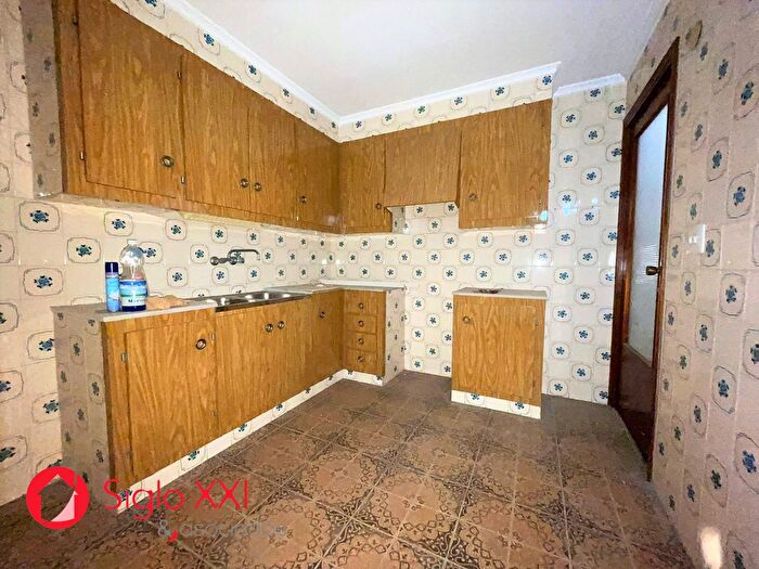 Casas en venta y pisos alquiler - 3