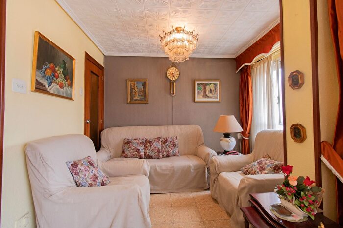 Casas en venta y pisos alquiler - 1