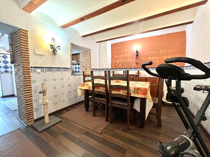 Casas en venta y pisos alquiler - 2
