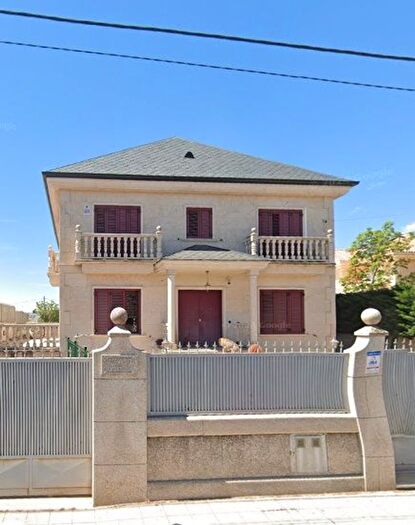 Casas en venta y pisos alquiler - 1