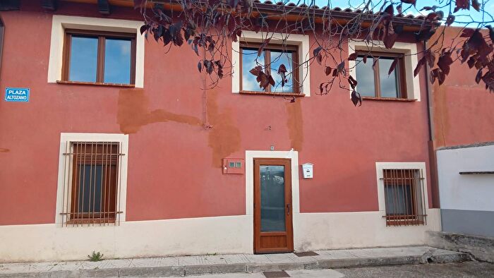 Casas en venta y pisos alquiler - 1