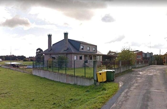 Casa en venta en Begonte, Lugo de 4 habitaciones