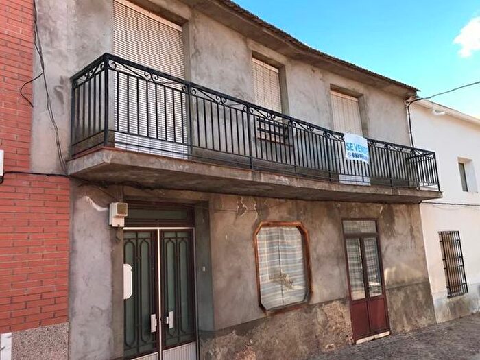 Casas en venta y pisos alquiler - 3