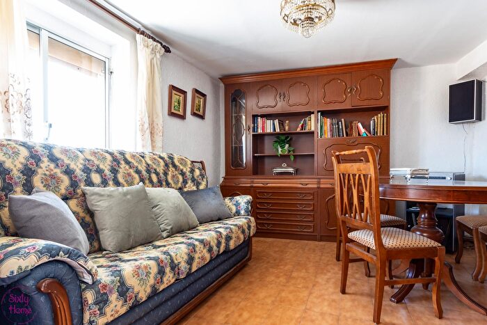 Casas en venta y pisos alquiler - 3