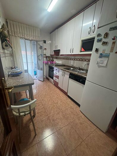 Casas en venta y pisos alquiler - 3