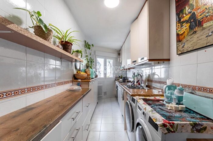 Casas en venta y pisos alquiler - 3