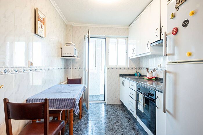Casas en venta y pisos alquiler - 1