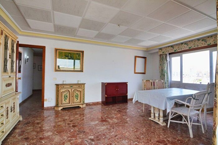 Casas en venta y pisos alquiler - 3
