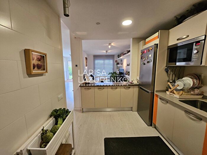 Casas en venta y pisos alquiler - 3