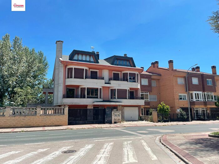 Casas en venta y pisos alquiler - 1