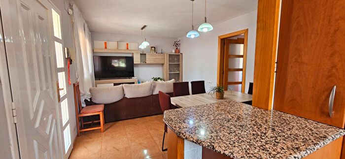 Casas en venta y pisos alquiler - 3
