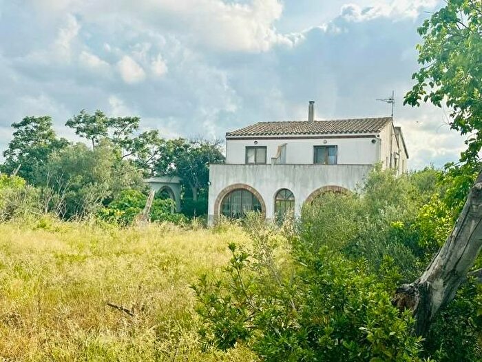 Casa en venta en Vinallop, Tortosa de 4 habitaciones