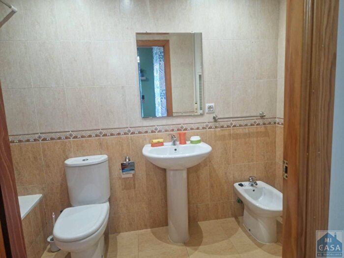 Casas en venta y pisos alquiler - 3