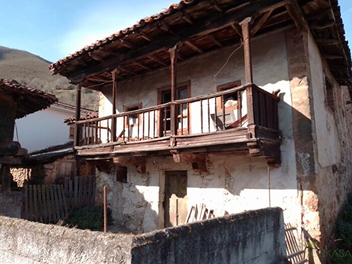 Casa en venta en Quirós, Asturias de 2 habitaciones
