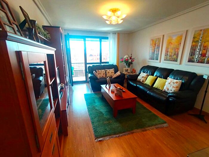 Casas en venta y pisos alquiler - 2