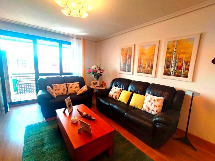Casas en venta y pisos alquiler - 3