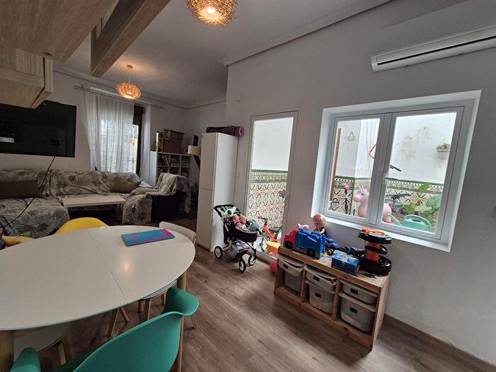 Casas en venta y pisos alquiler - 1
