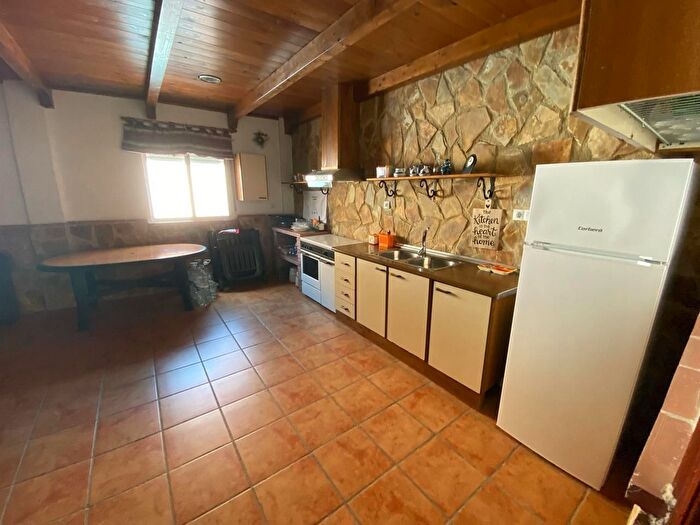 Casas en venta y pisos alquiler - 3