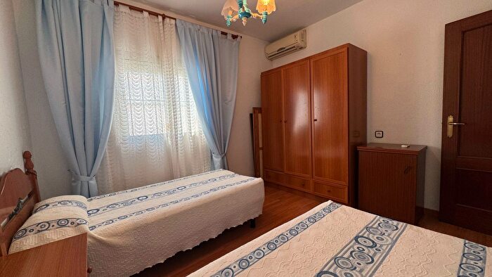 Casas en venta y pisos alquiler - 3