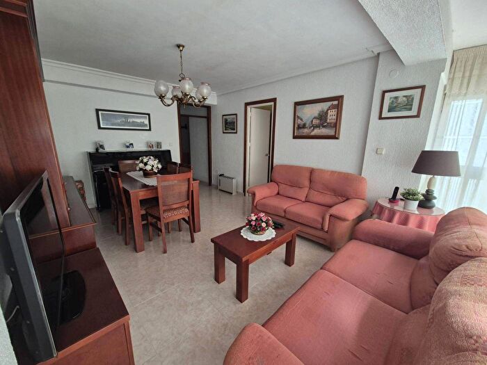 Casas en venta y pisos alquiler - 1