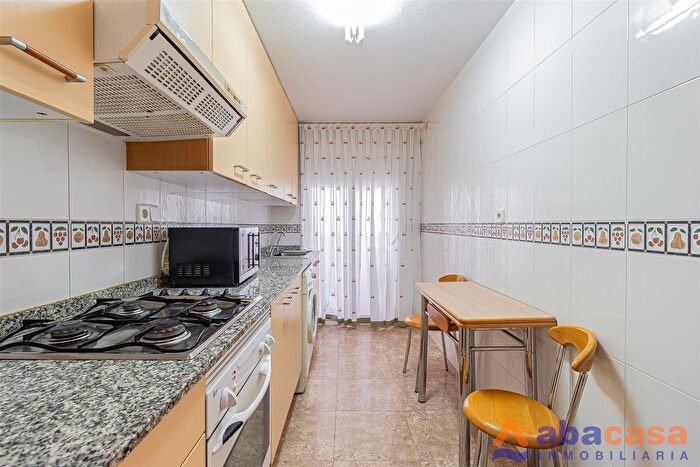 Casas en venta y pisos alquiler - 3