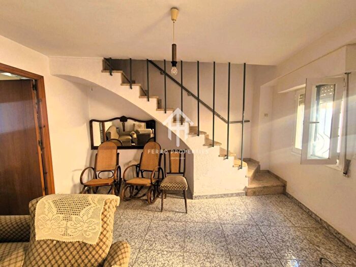 Casas en venta y pisos alquiler - 1