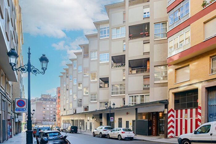 Piso en venta en Milán Pumarín Teatinos, Milán Pumarín de 4 habitaciones