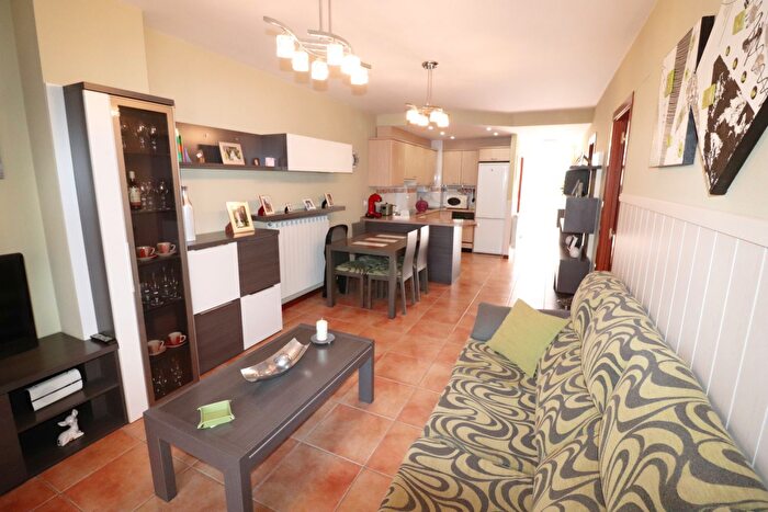 Casas en venta y pisos alquiler - 3