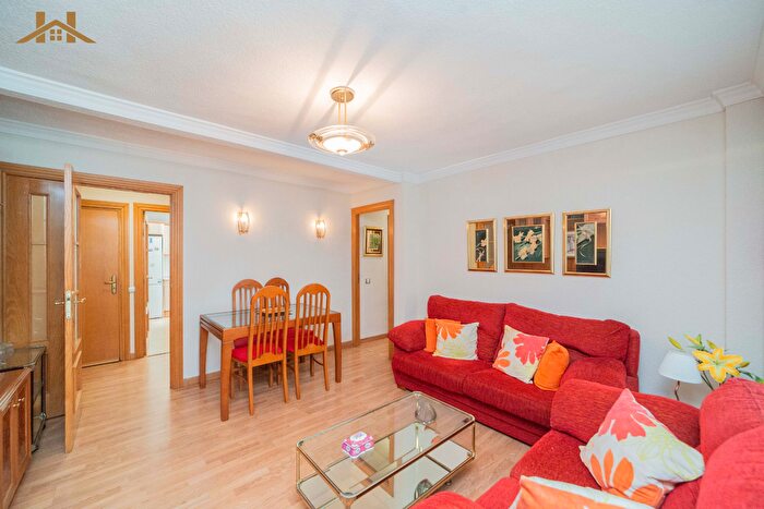 Casas en venta y pisos alquiler - 1