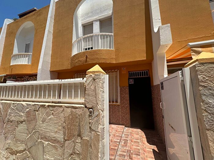 Casa en venta en San Fernando, San Bartolomé de Tirajana de 3 habitaciones