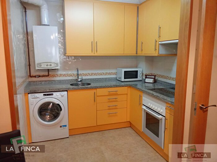Casas en venta y pisos alquiler - 3