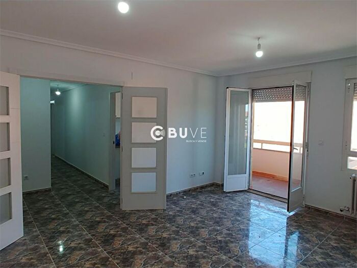 Casas en venta y pisos alquiler - 1