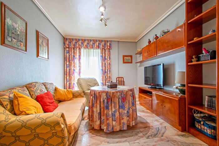 Casas en venta y pisos alquiler - 3