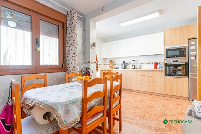 Casas en venta y pisos alquiler - 3